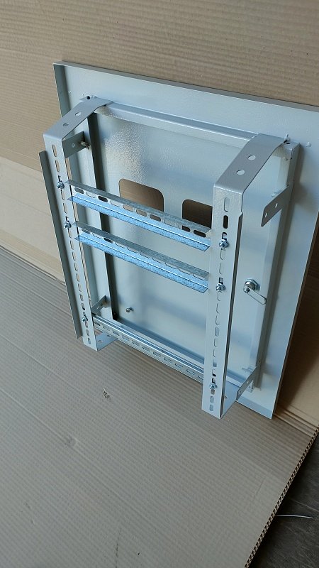Накладка ЩЭ с направляющими 640х480х20